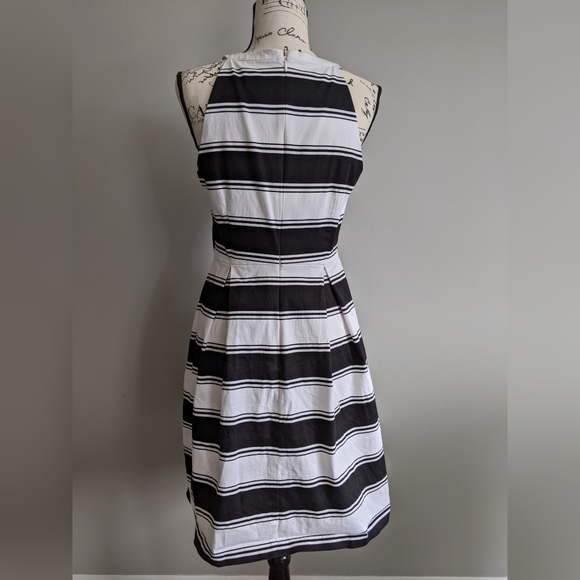 Sold Adrianna Papell Cocktail Dress - Picture 4 of 7